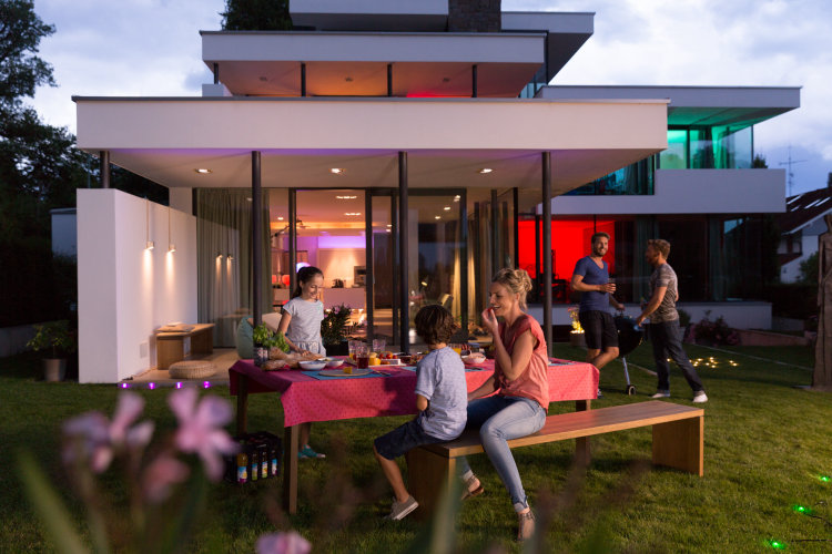 Garden party with Lightify